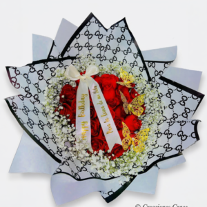 gran corazón imperial de lujo: rosas rojas, ferrero rocher y mariposas doradas